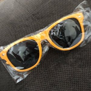 VEUVE CLICQUOT YELLOW Sunglasses. Unisex